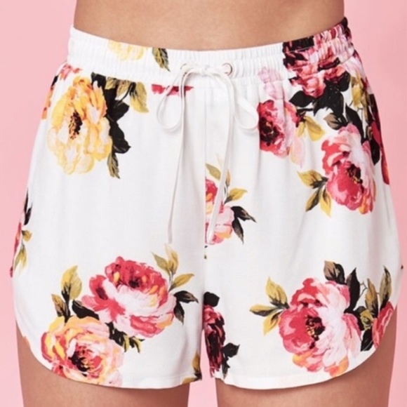 Kendall & Kylie Pants - Floral shorts